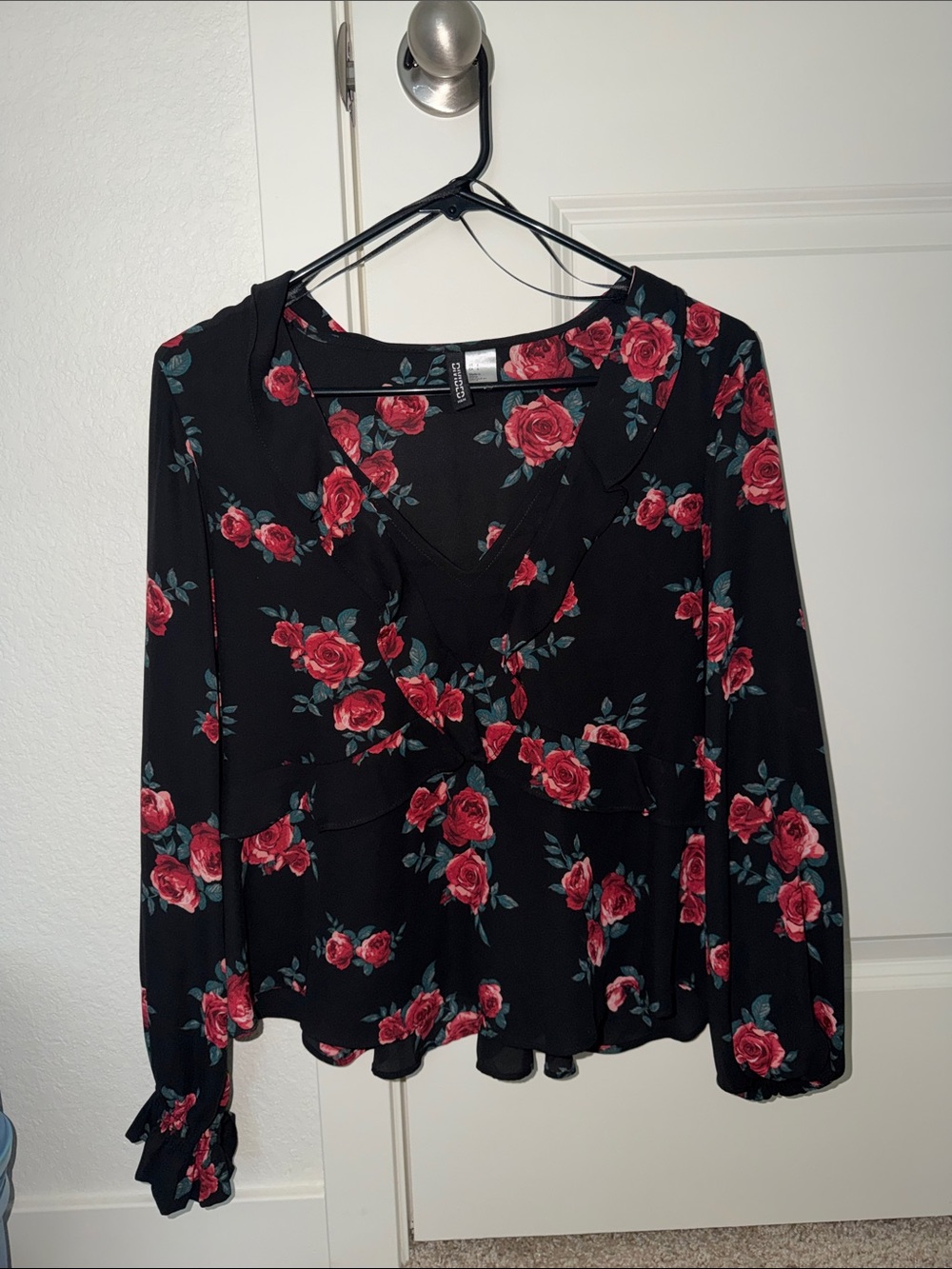 H&m Divided Black Floral V-Neck Peplum Blouse with Red Roses